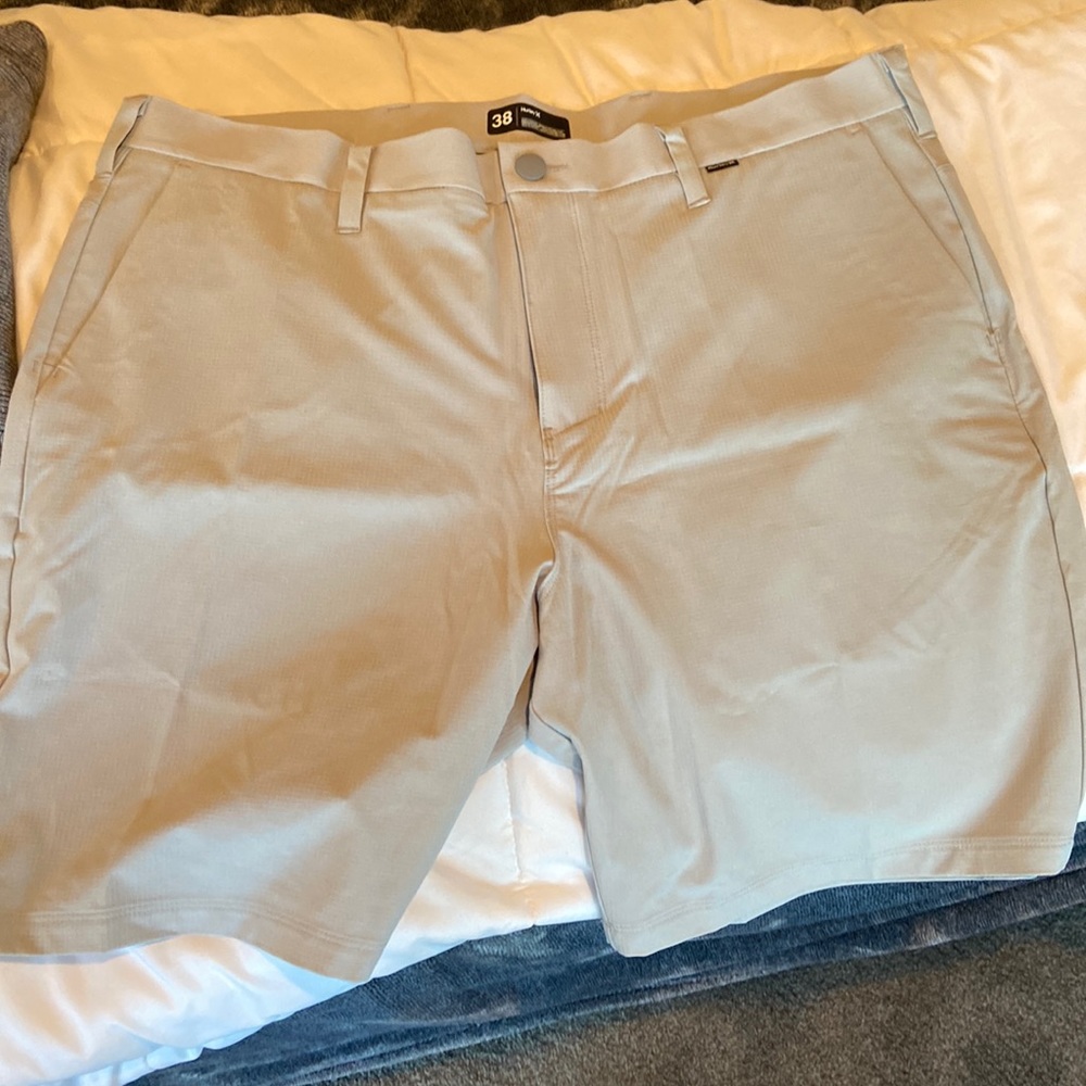 Men’s light gray shorts